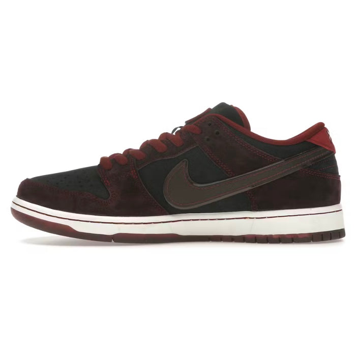 Nike SB Dunk Low Riot Skateshop